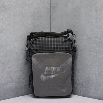 Black Nike Essential Air Max Hip Pack