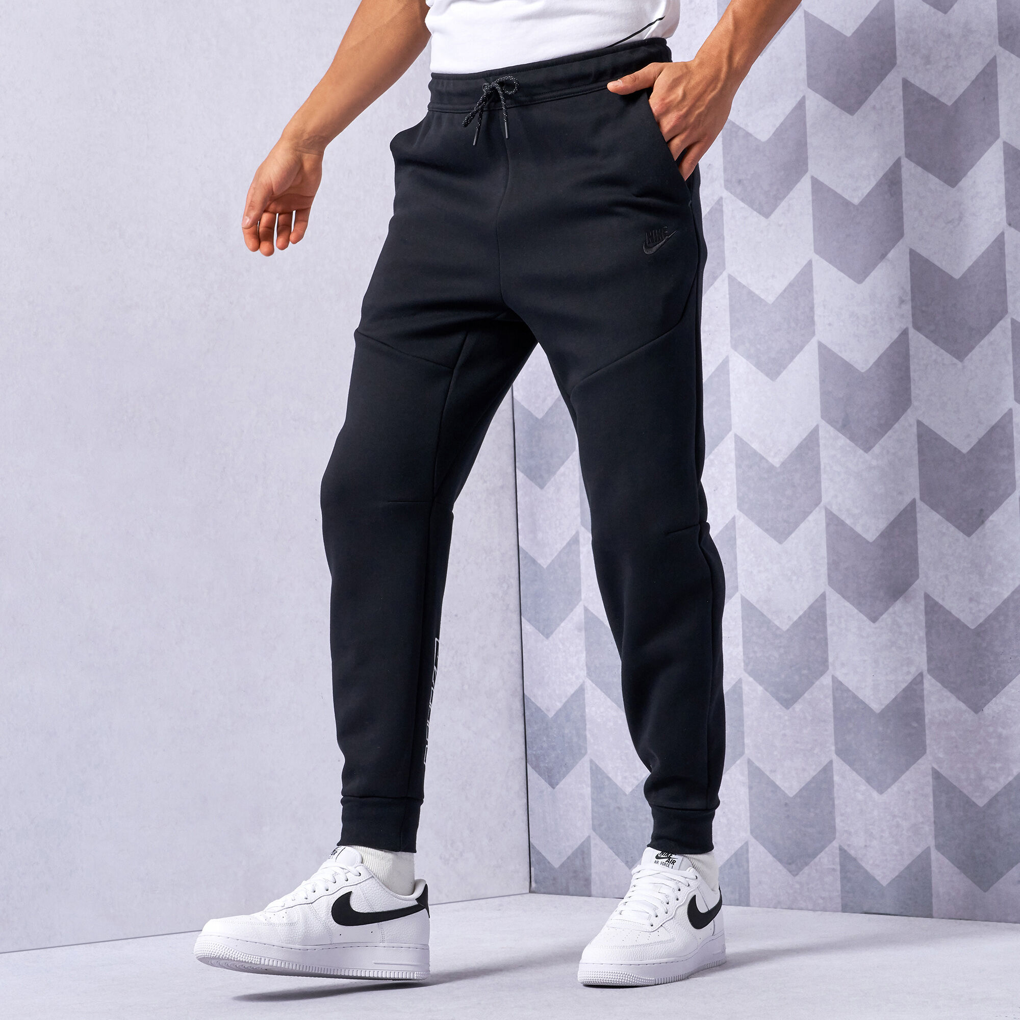 Joggers like 2024 nike tech fleece