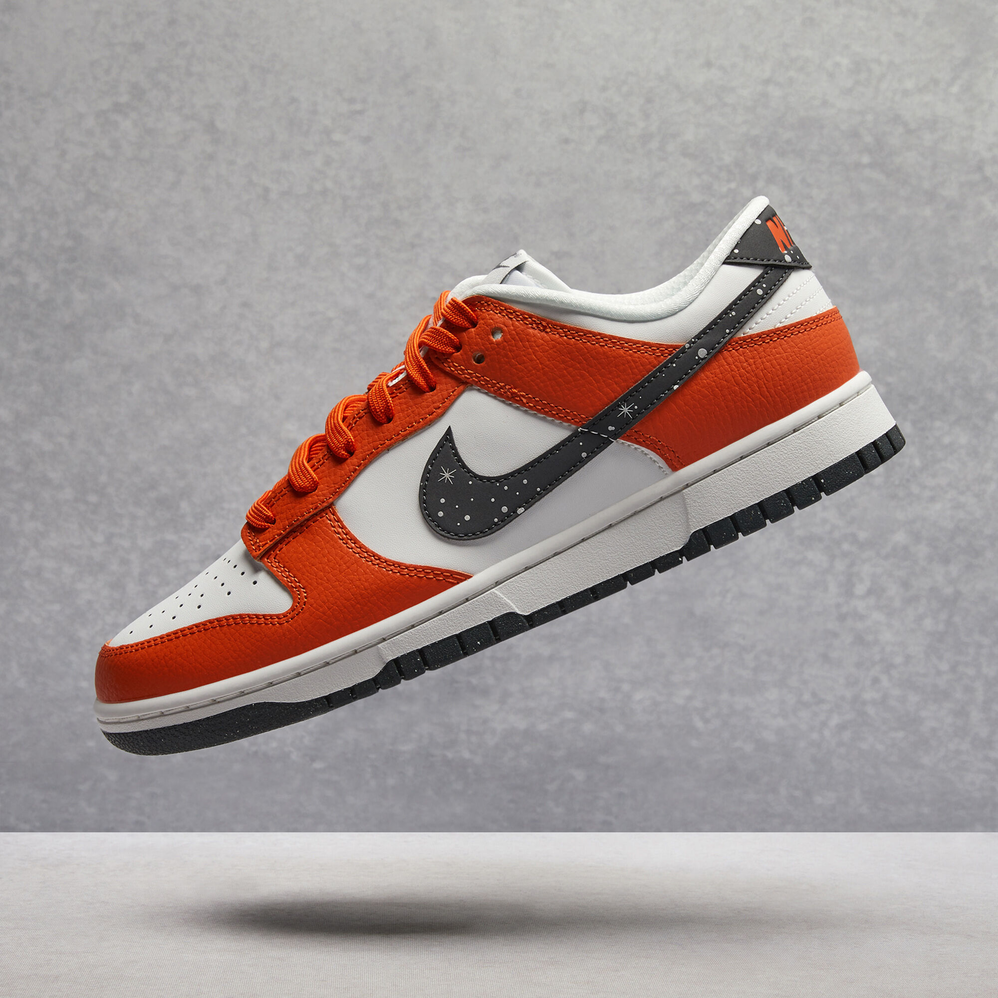 Orange low top discount nikes