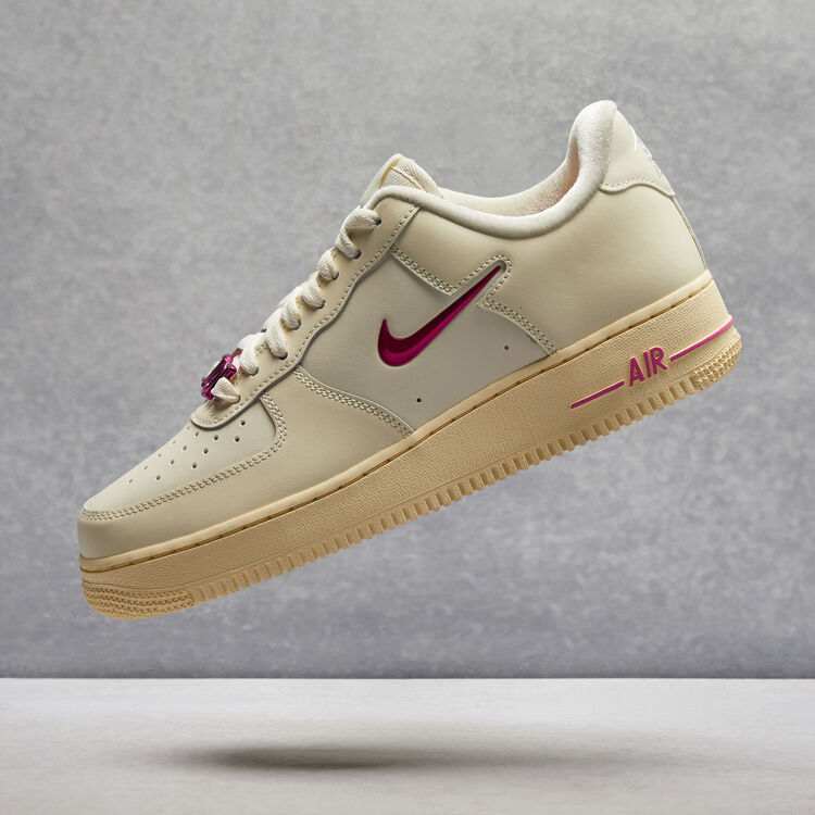 Air Force 1 '07 Shoes image number 0