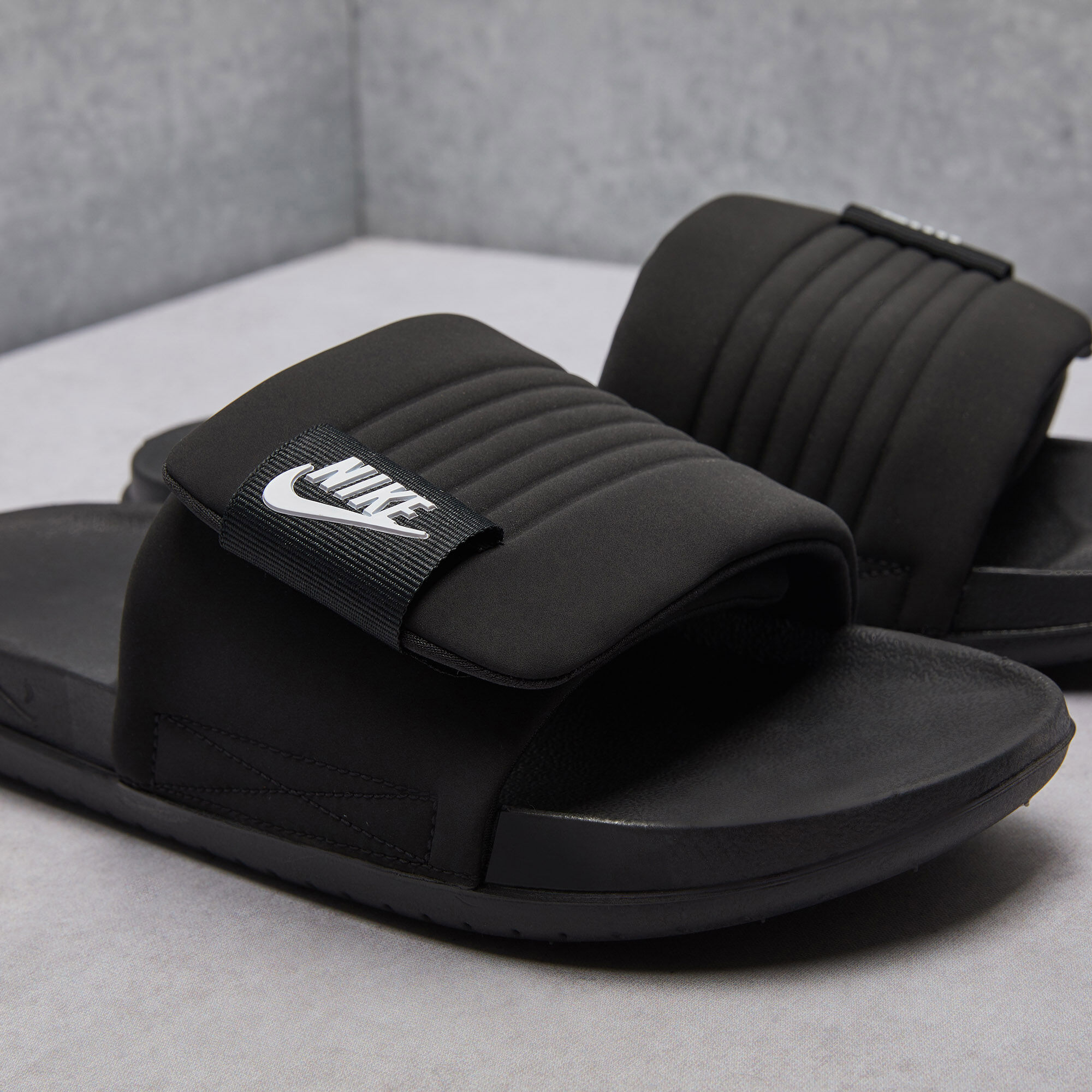 The bay sale nike slides